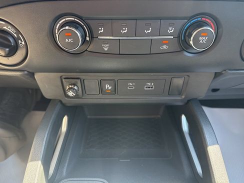 Used 2022 Nissan Frontier SV w/ Technology Package AWD/4WD image 18