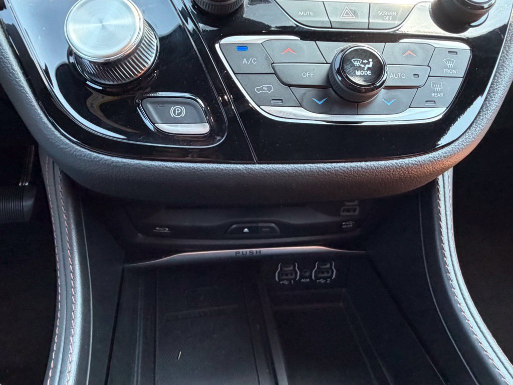 Used 2024 Chrysler Pacifica Pinnacle FWD image 38