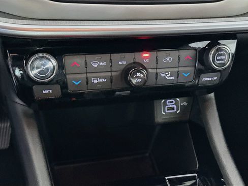 Used 2025 Jeep Compass Limited AWD/4WD image 23
