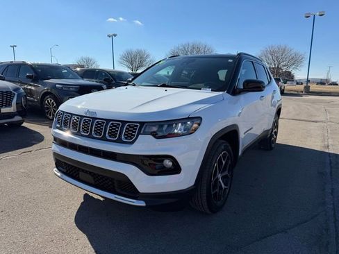 Used 2024 Jeep Compass Limited image 10