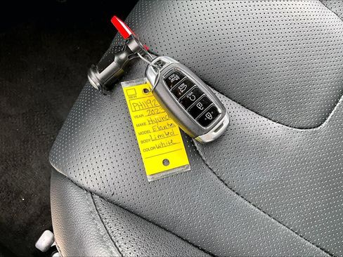 Certified 2023 Hyundai Elantra Limited FWD image 15