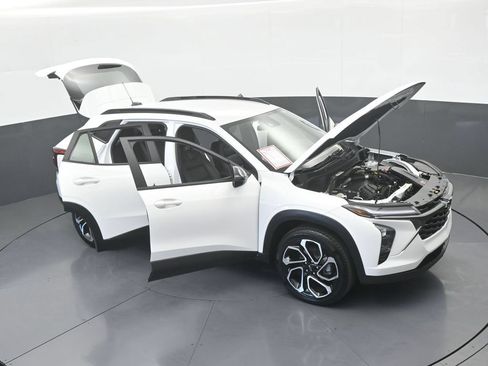 Used 2025 Chevrolet Trax RS FWD image 67