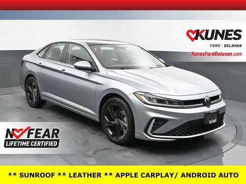 Used 2025 Volkswagen Jetta SE FWD image 1