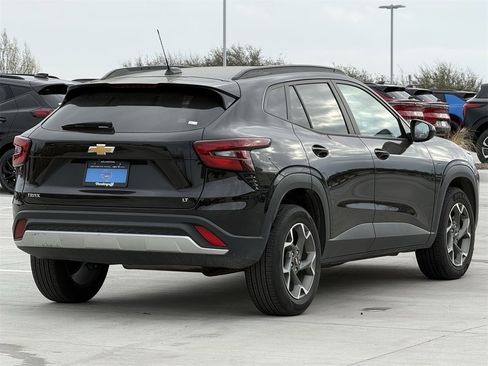 Certified 2025 Chevrolet Trax LT image 4