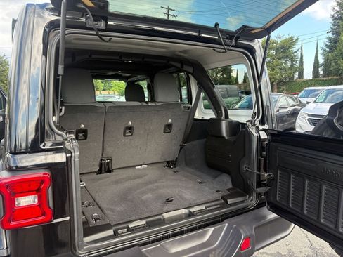 Used 2025 Jeep Wrangler Unlimited Sahara AWD/4WD image 31