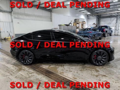 Used 2023 Tesla Model 3 Performance image 2