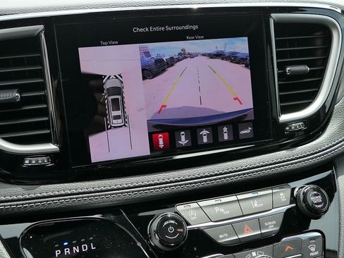 New 2026 Chrysler Pacifica Select FWD image 17