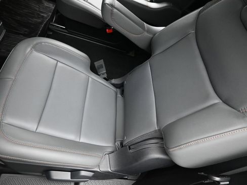 Used 2025 Ford Explorer Active w/ Active Comfort Package RWD image 28