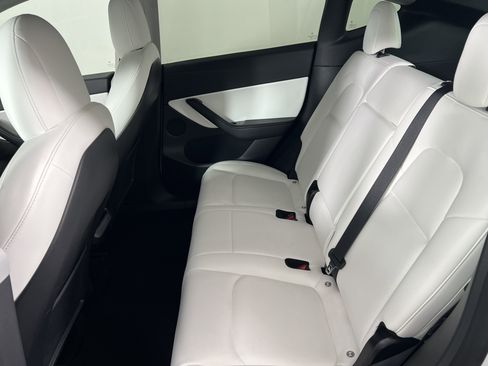 Used 2021 Tesla Model Y Long Range image 17