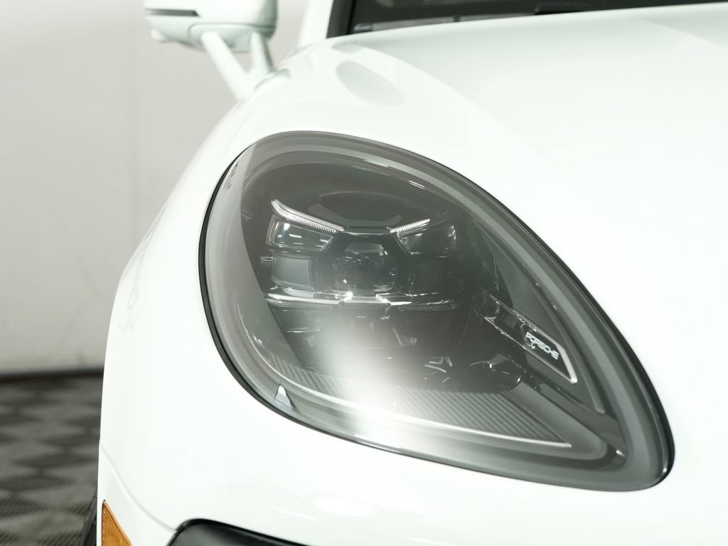 Used 2026 Porsche Macan AWD/4WD image 11