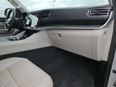 Used 2024 Jeep Wagoneer Series II w/ Flexible Seating Group RWD image 28