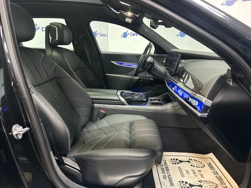 Used 2024 BMW i7 xDrive60 AWD/4WD image 31