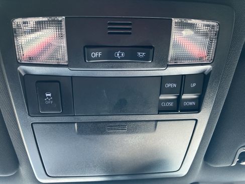 Used 2018 Toyota Tacoma TRD Sport image 27