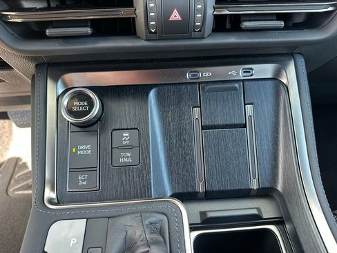 Used 2025 Lexus GX 550 image 27