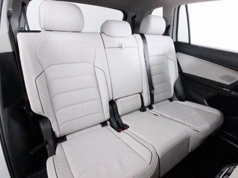 Used 2018 Volkswagen Tiguan SEL Premium image 25