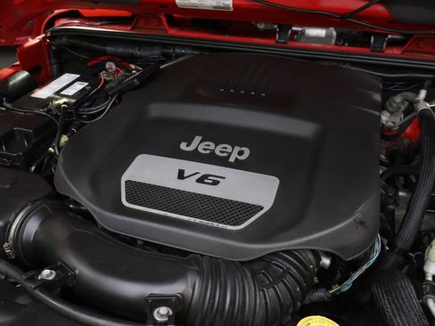 Used 2015 Jeep Wrangler Unlimited Sahara image 23