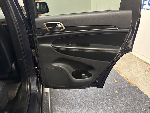 Used 2015 Jeep Grand Cherokee Limited w/ Luxury Group II image 15