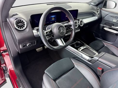 Used 2024 Mercedes-Benz GLB 250 image 9