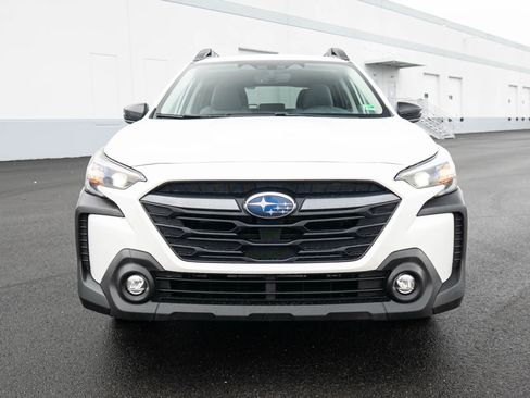 Used 2023 Subaru Outback Premium image 9