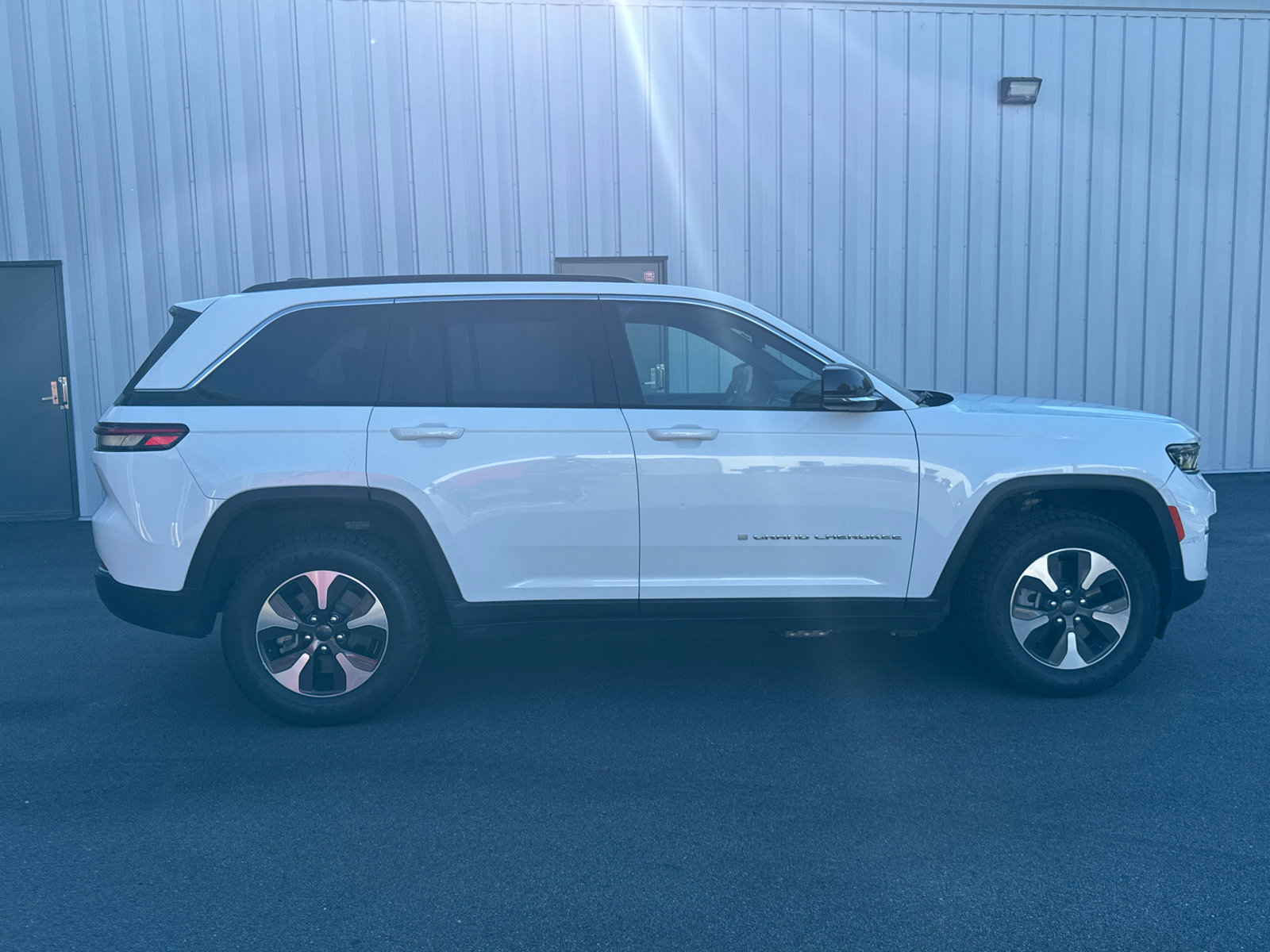 Used 2024 Jeep Grand Cherokee Limited 4xe AWD/4WD image 4