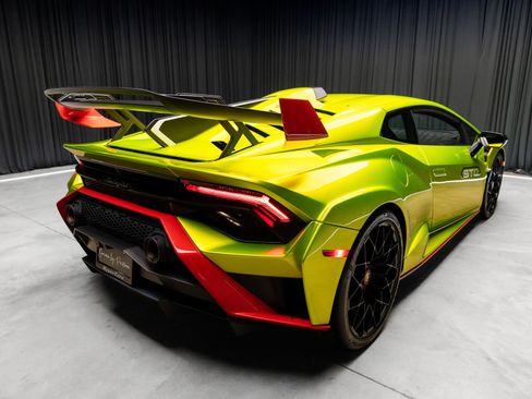 Used 2021 Lamborghini Huracan STO RWD image 18