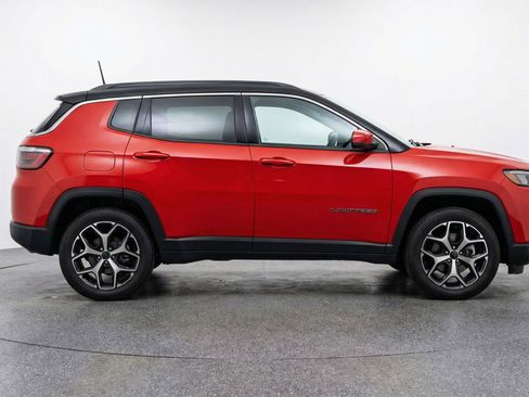 Used 2025 Jeep Compass Limited AWD/4WD image 11