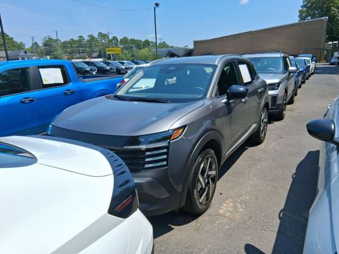 Used 2026 Nissan Kicks SV w/ Cold Weather Package FWD image 8
