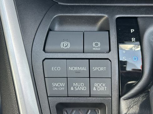 Certified 2022 Toyota RAV4 XLE w/ Convenience Package AWD/4WD image 33