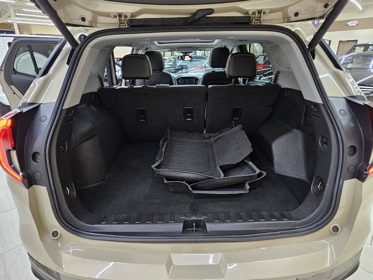Used 2022 GMC Terrain AT4 w/ Tech Package AWD/4WD image 13