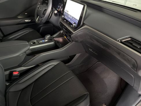 Certified 2025 Lexus TX 500h AWD w/ Technology Package image 16