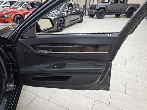 Used 2015 BMW 740Li image 40