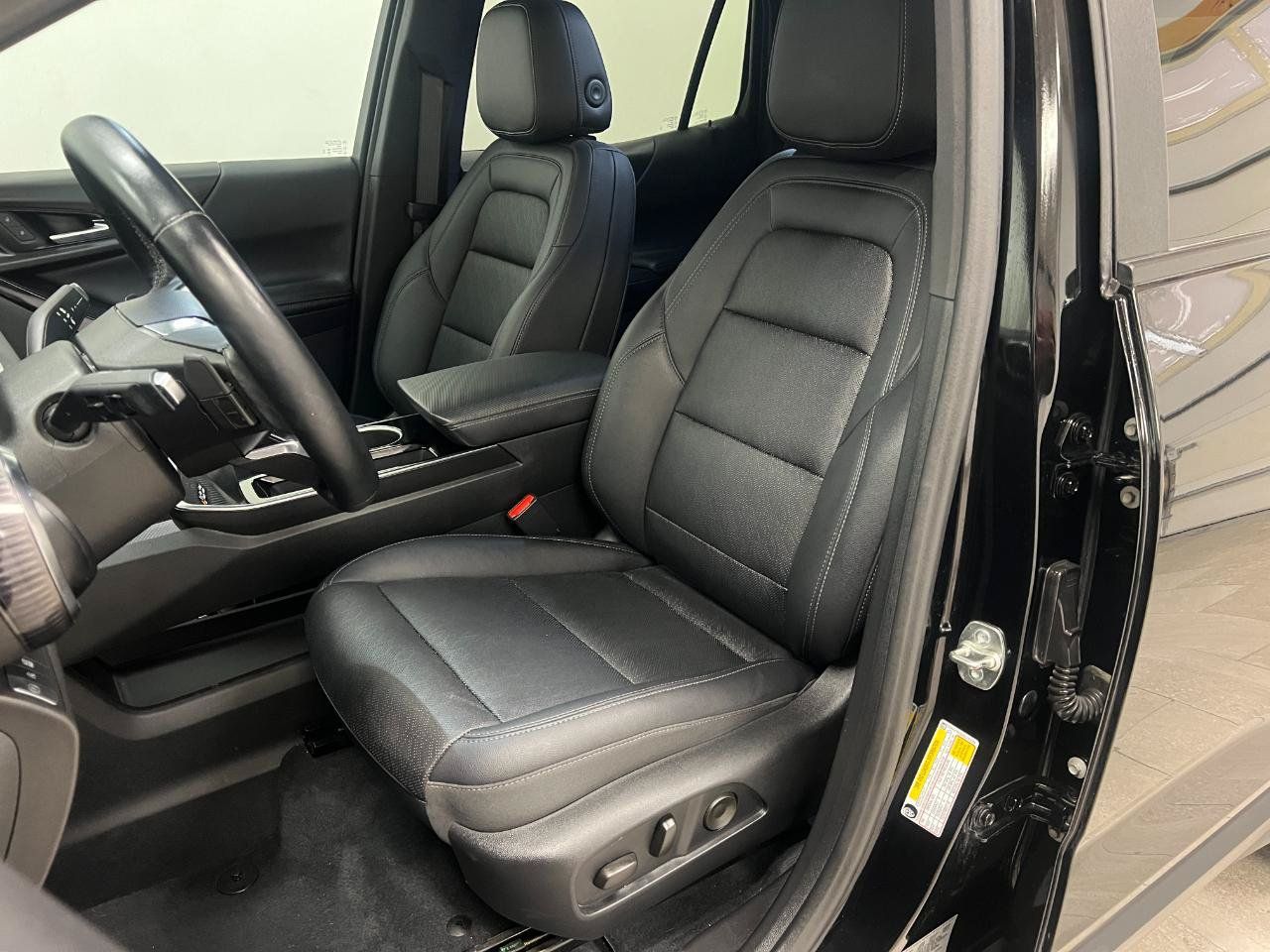 Used 2025 Chevrolet Equinox LT w/ Convenience Package II FWD image 24