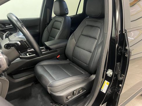Used 2025 Chevrolet Equinox LT w/ Convenience Package II FWD image 24