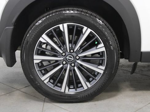 Used 2026 Nissan Pathfinder Platinum AWD/4WD image 13