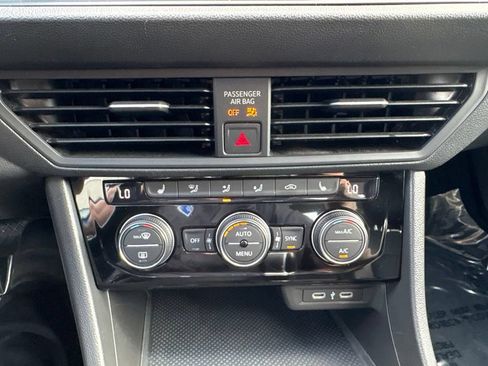 Used 2024 Volkswagen Jetta SE FWD image 21