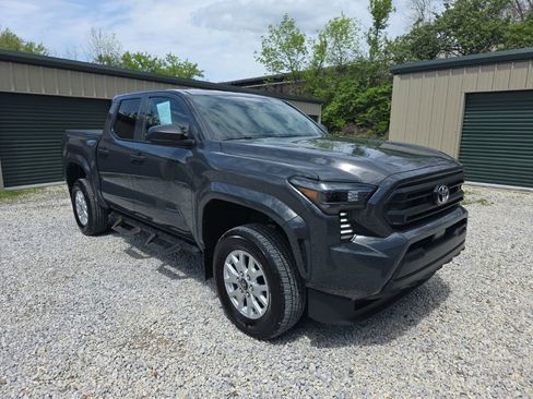 Certified 2024 Toyota Tacoma SR AWD/4WD image 8