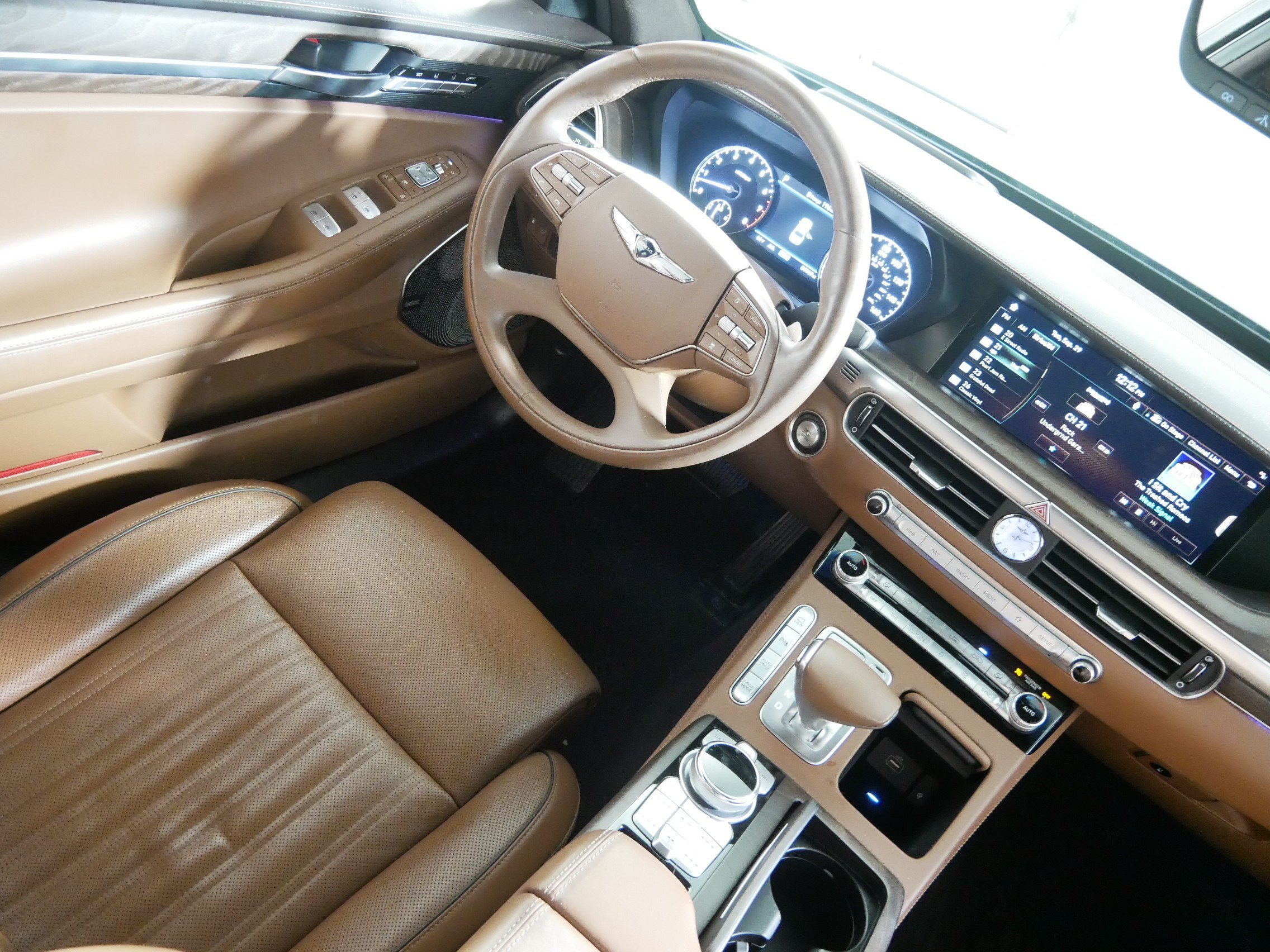 Used 2020 Genesis G90 5.0 Ultimate AWD/4WD image 9