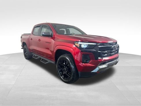 Used 2025 Chevrolet Colorado Z71 w/ Technology Package AWD/4WD image 8