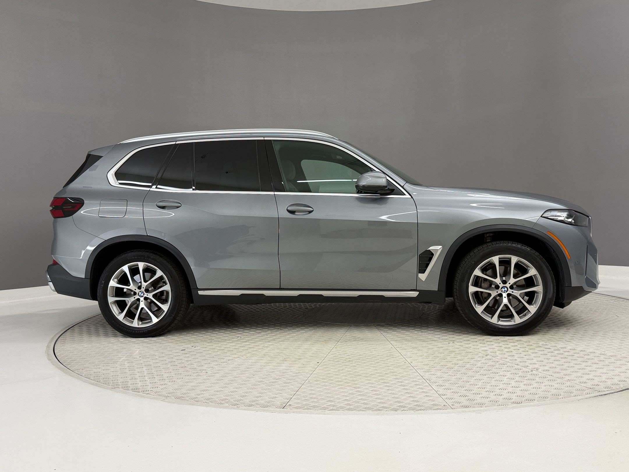 Certified 2024 BMW X5 sDrive40i w/ Parking Assistance Package RWD image 8