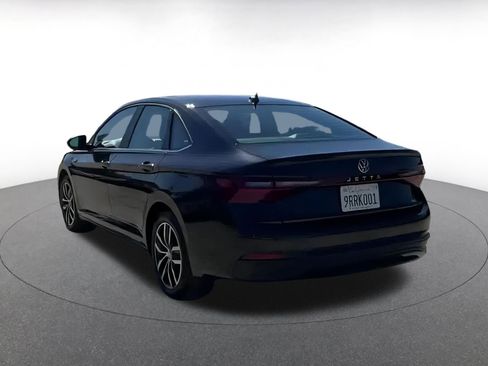 Used 2025 Volkswagen Jetta SE image 9