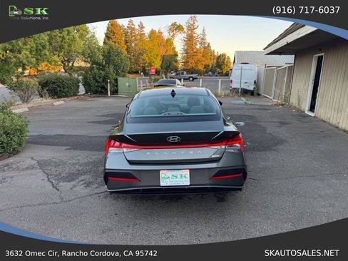 Used 2025 Hyundai Elantra Hybrid FWD image 8