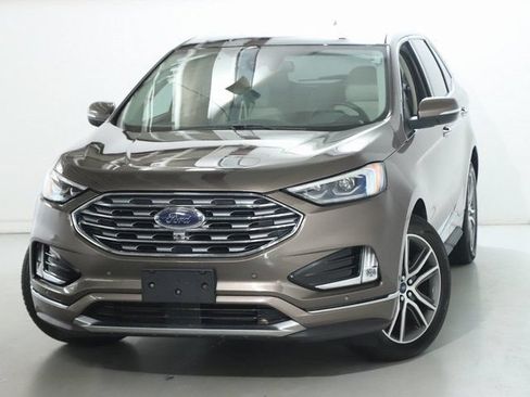 Used 2019 Ford Edge Titanium w/ Equipment Group 301A AWD/4WD image 3