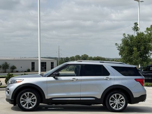 Used 2023 Ford Explorer Limited RWD image 3