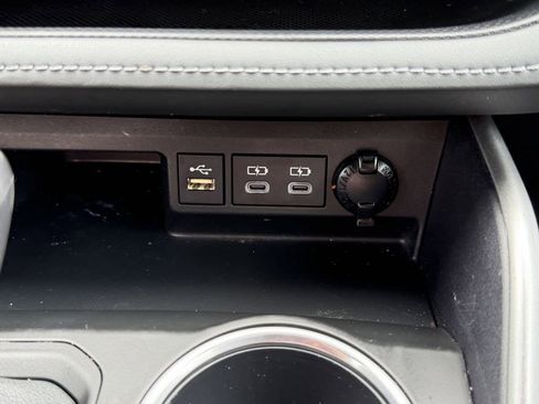 Used 2023 Toyota Highlander LE FWD image 25