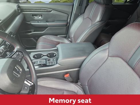 Used 2025 Honda Pilot Black Edition image 15