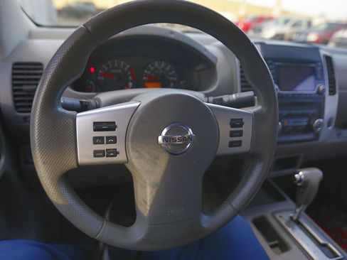 Used 2016 Nissan Frontier SV RWD image 6