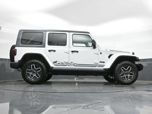 New 2026 Jeep Wrangler Unlimited Sahara w/ Rockslide Package AWD/4WD image 43