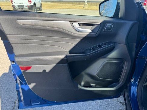 Used 2022 Ford Escape Titanium image 10