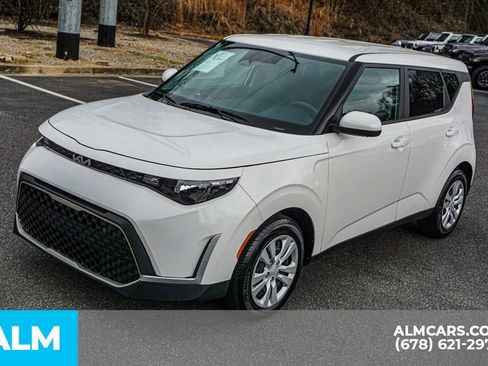 Used 2025 Kia Soul LX image 16