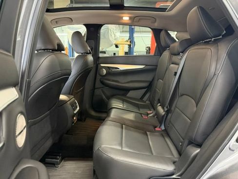 Used 2019 INFINITI QX50 Essential w/ Premium Heat Package AWD/4WD image 8